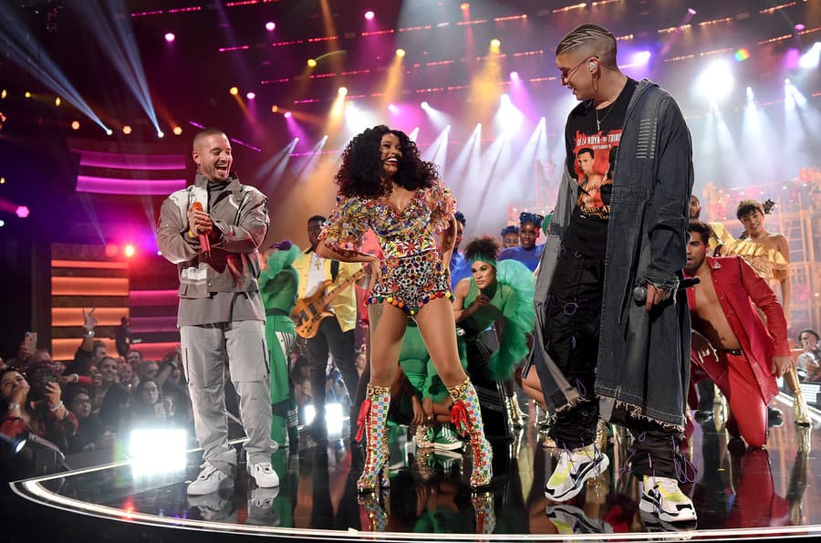 EcoLux☆Lifestyle: Fashion Friday: American Music Awards and the 80s Resurgence