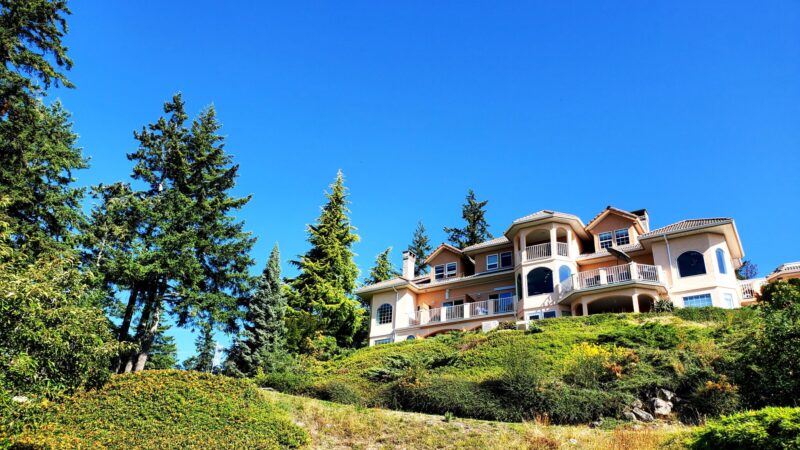 Villa Eyrie Resort: Ecofriendly Destination for Romance on Vancouver Island