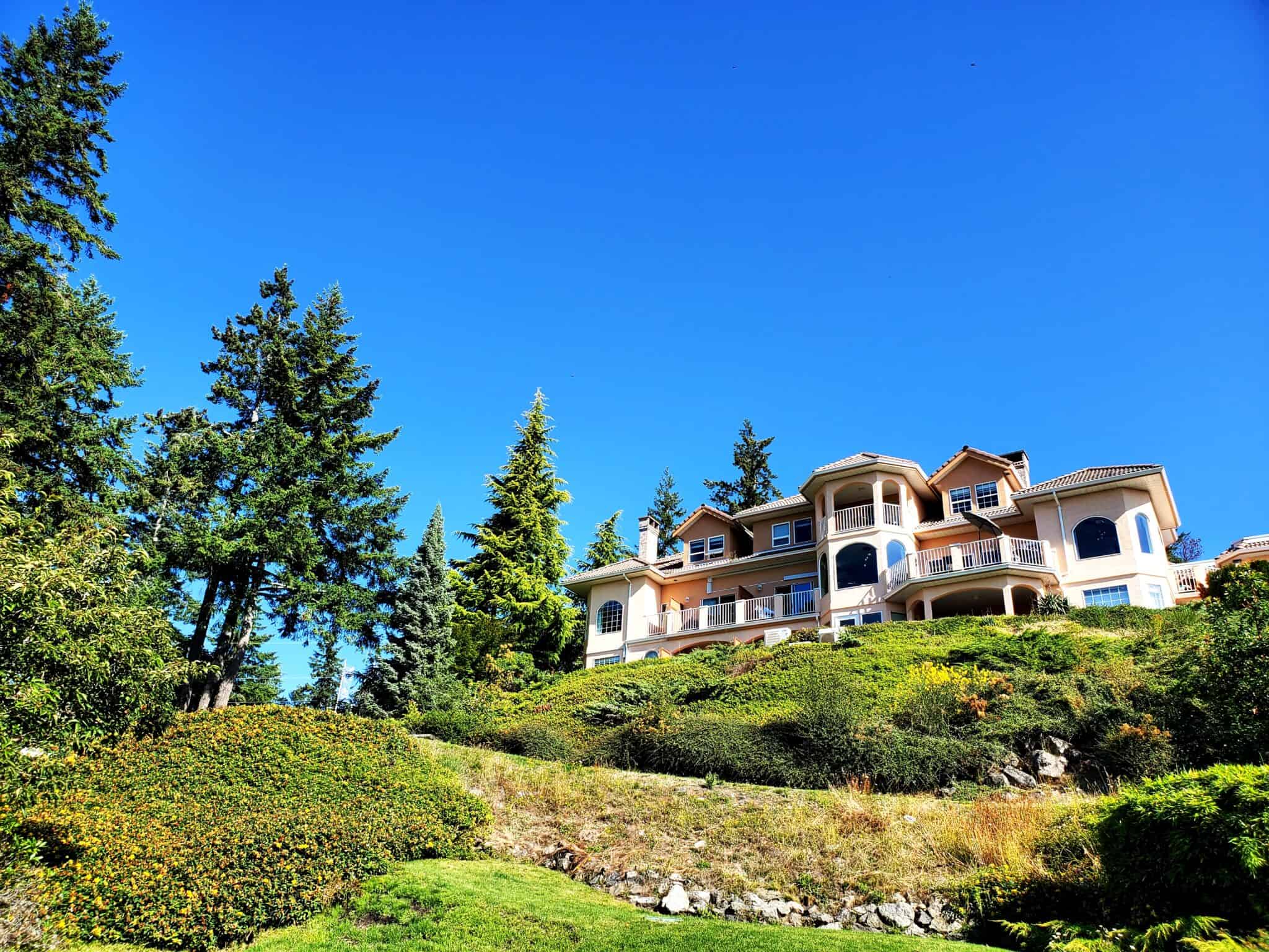 Villa Eyrie Resort: Ecofriendly Destination for Romance on Vancouver Island